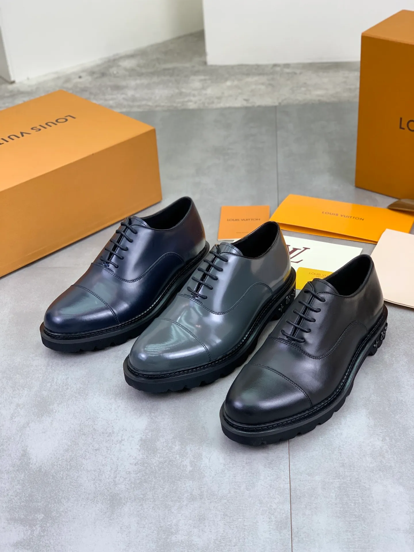 Factory price P820 💎💎💎Top version LOUIS VUITTON [Louis Vuitton] - LV men's business casual leather shoes, luxurious and noble 👞All imported original cowhide, just to create a more comfortable wearing experience, upper: original high-end calfskin➕Imported soft cowhide lining, original lightweight foam outsole✔️Color: 3️⃣colors available Size: 39-44 (38.45 46 can be customized (non-returnable)